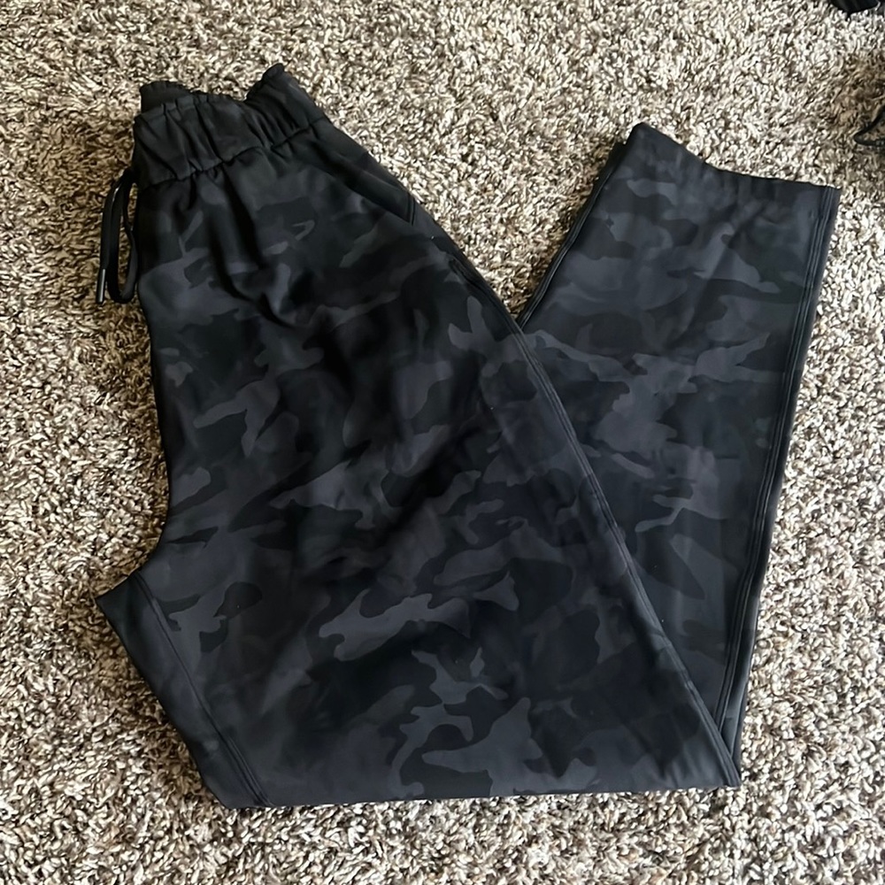 Lululemon black camo pants